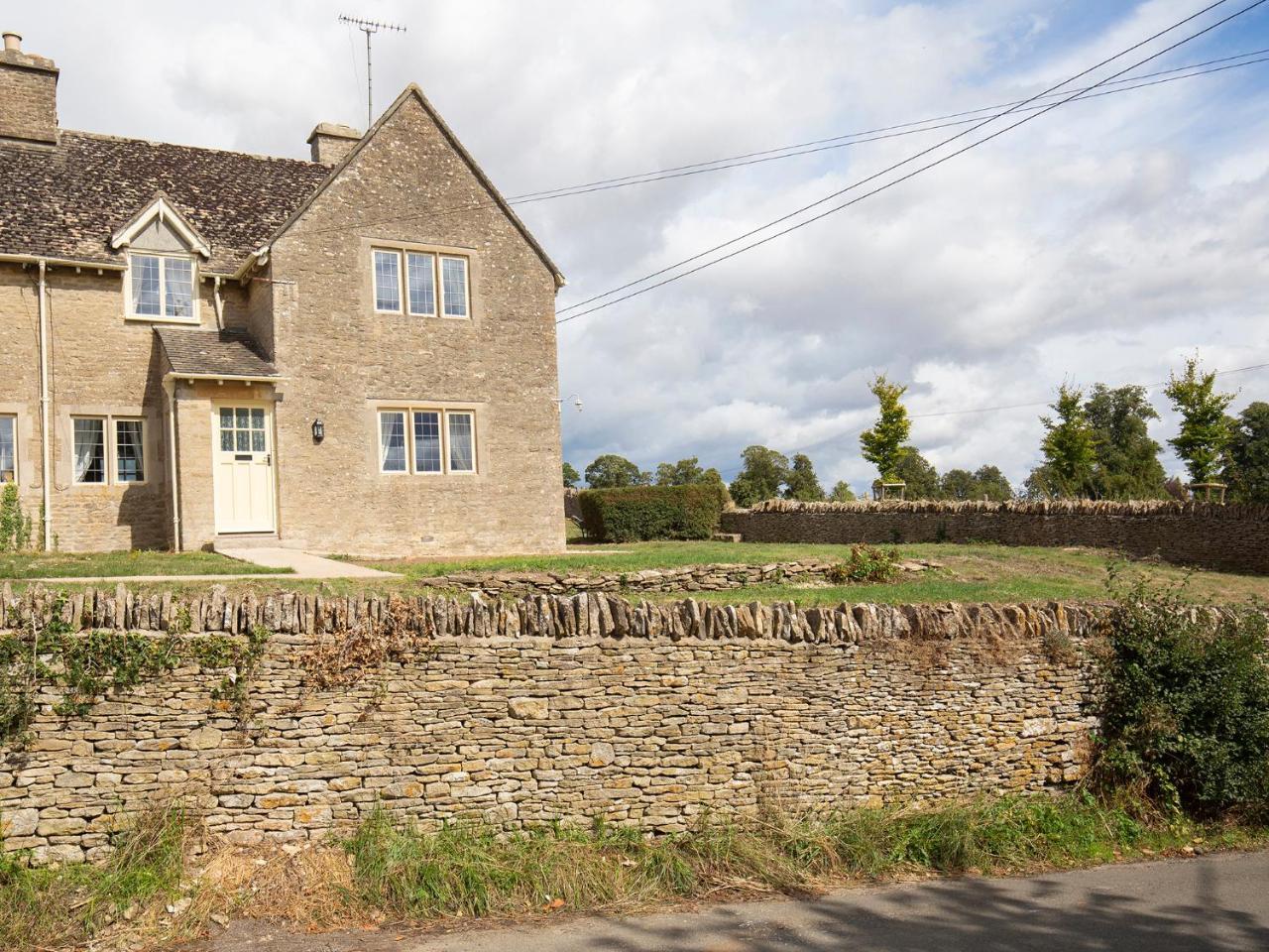 Meadow View Villa Cirencester Eksteriør bilde